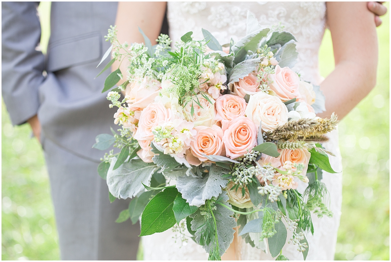 peach-wedding-bouquet