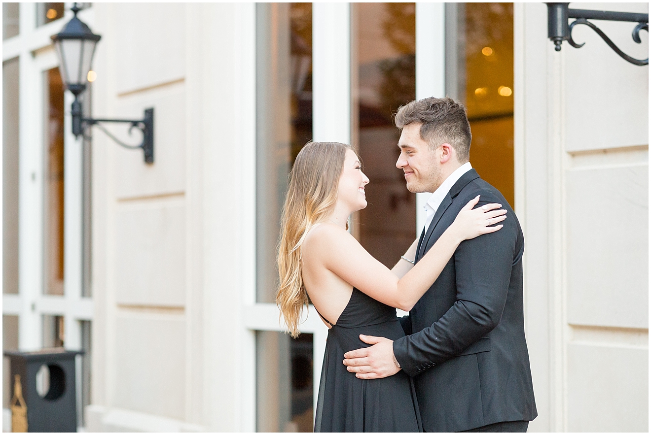 sophisticated-city-engagement-photos-virginia