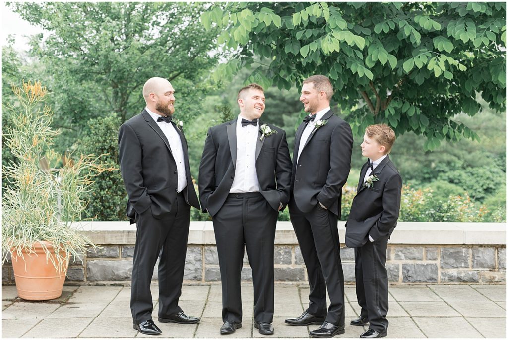 wedding-photos-groomsmen