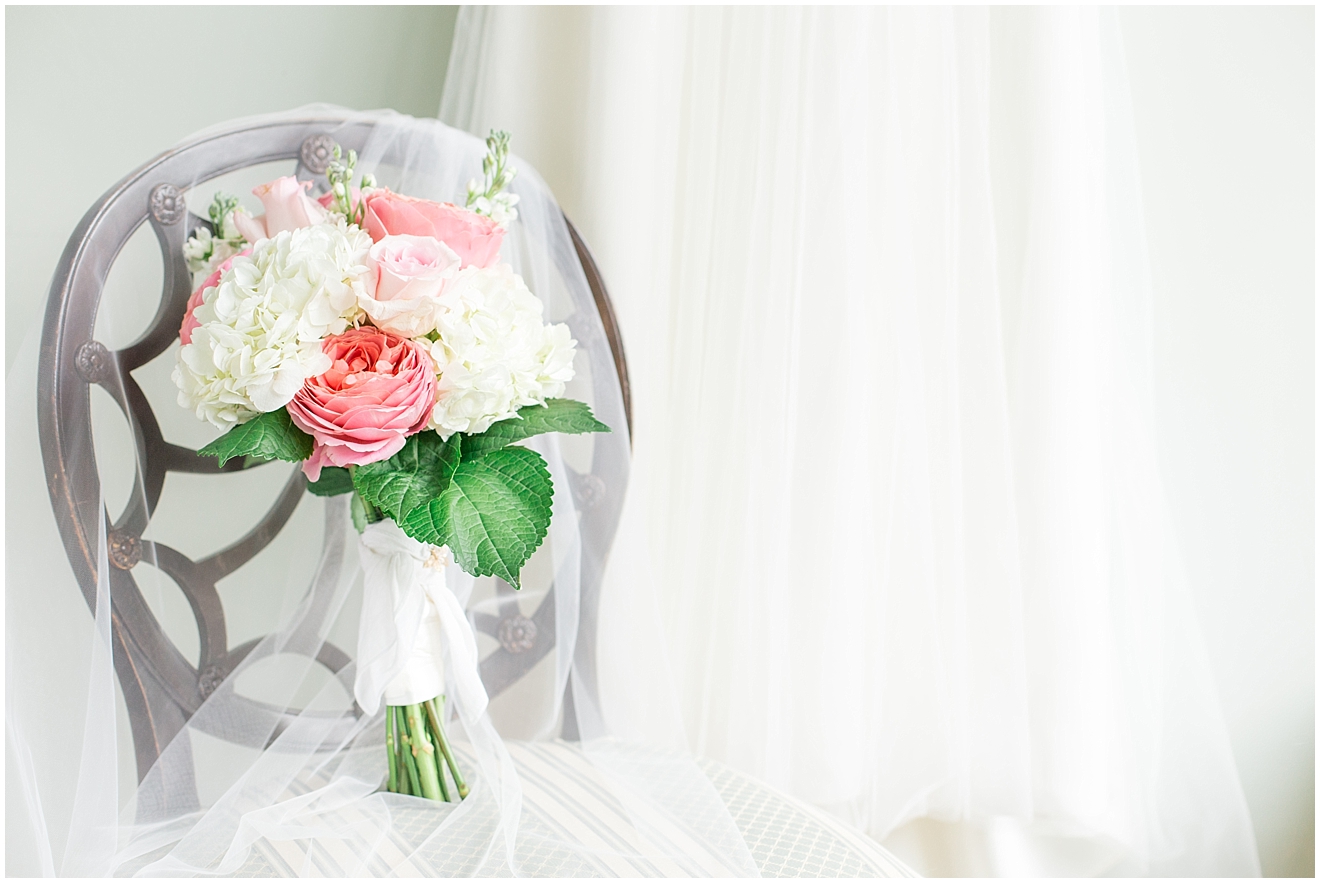 blush-and-white-wedding-bouquet