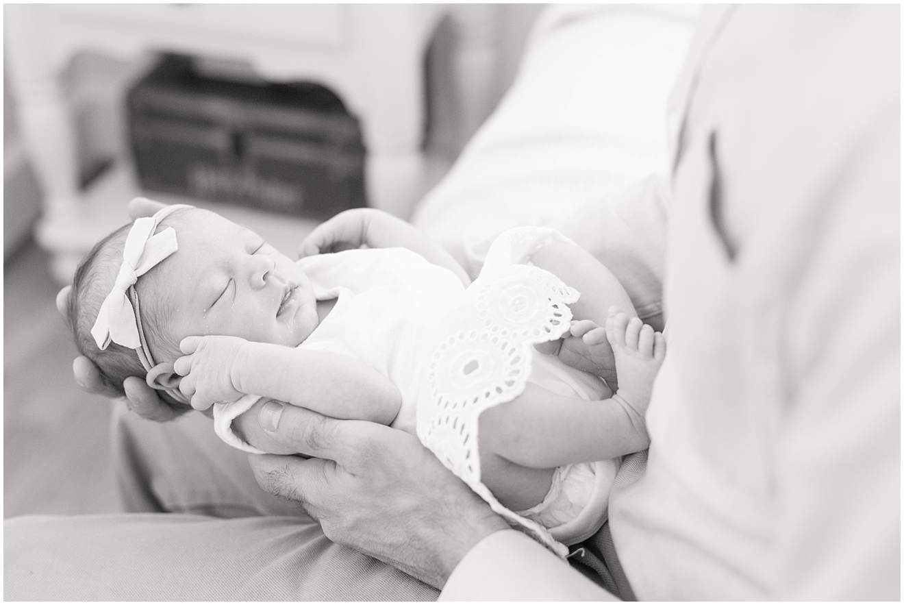 black-and-white-newborn-photo