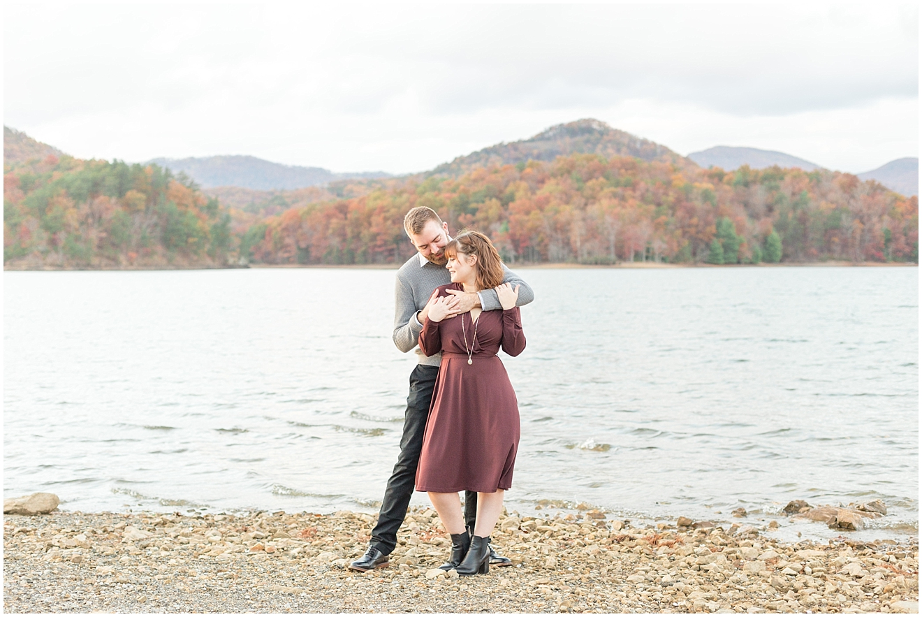 how-to-dress-for-engagement-photos