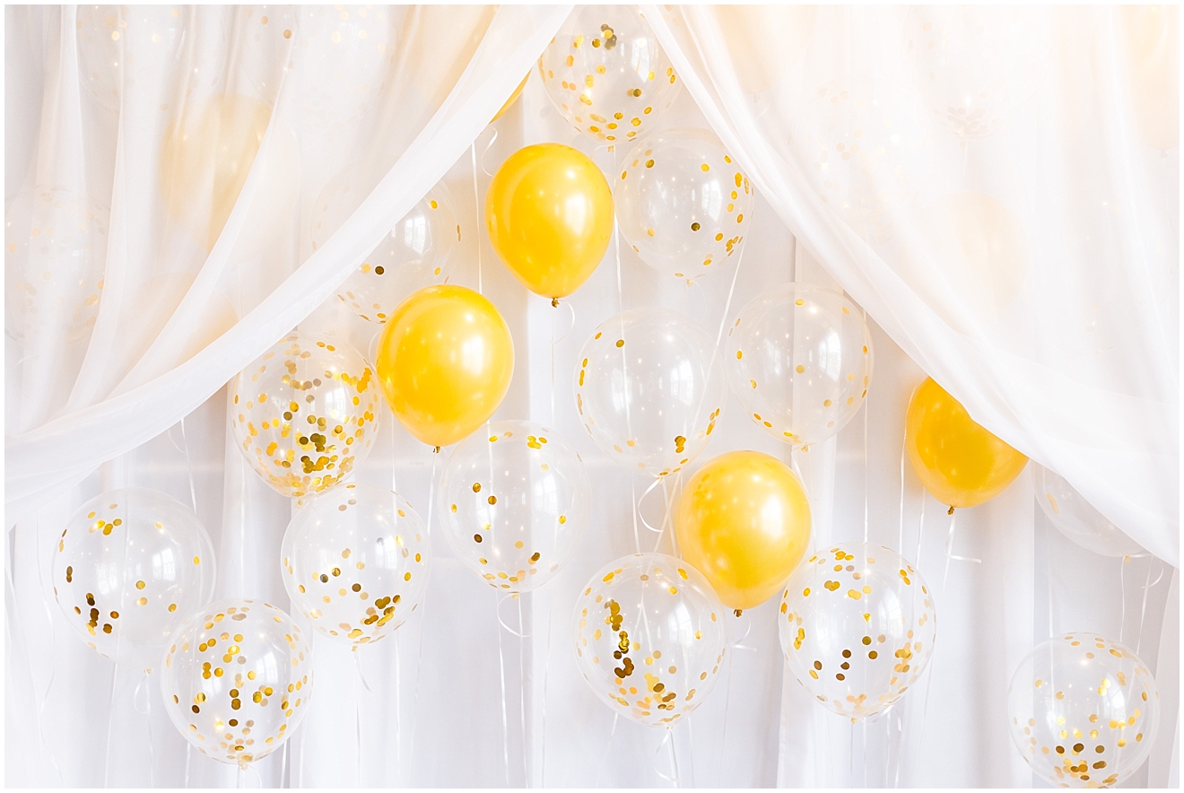 party-photo-booth-gold-confetti-balloons