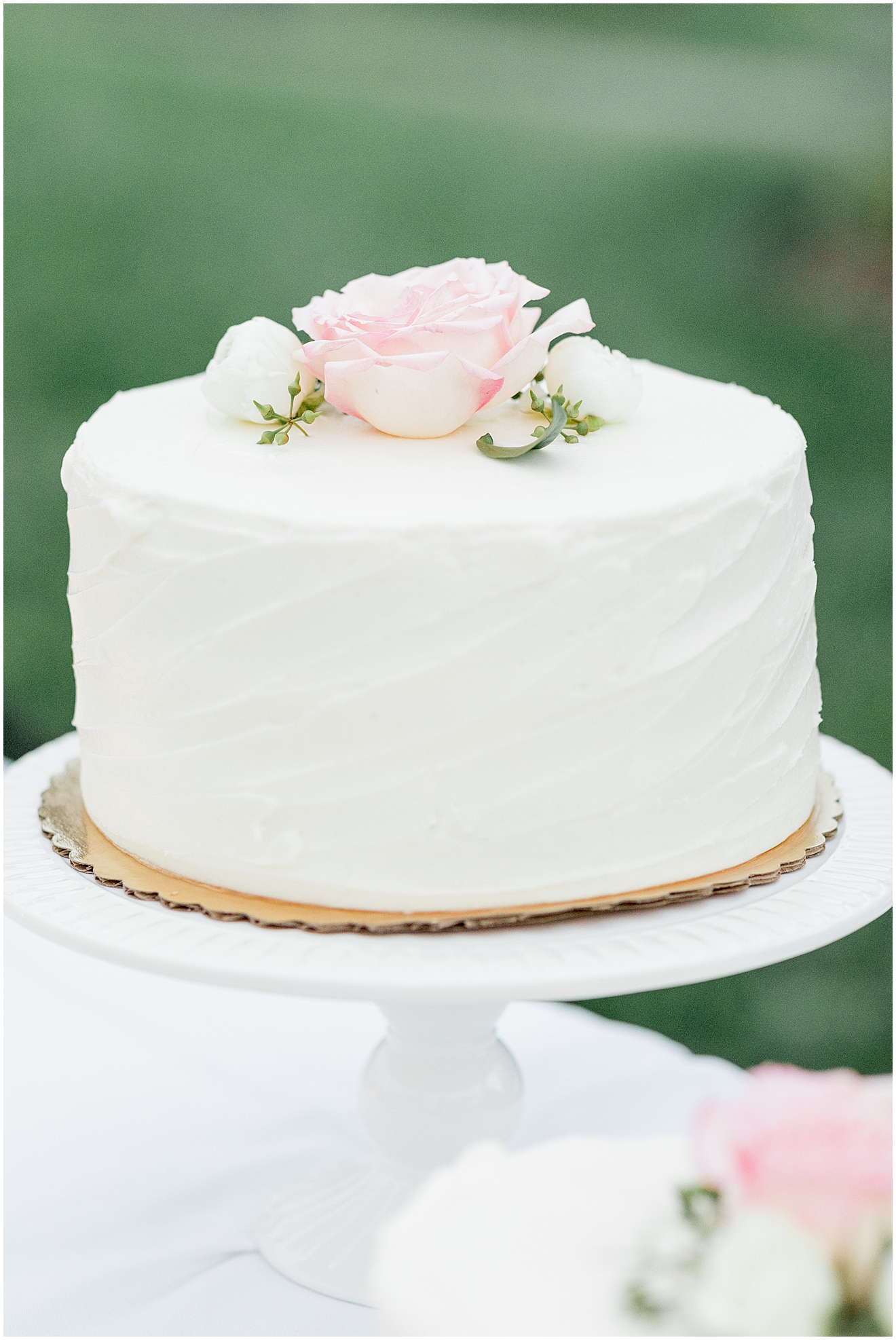 mockingbird-cafe-christiansburg-va-wedding-cake