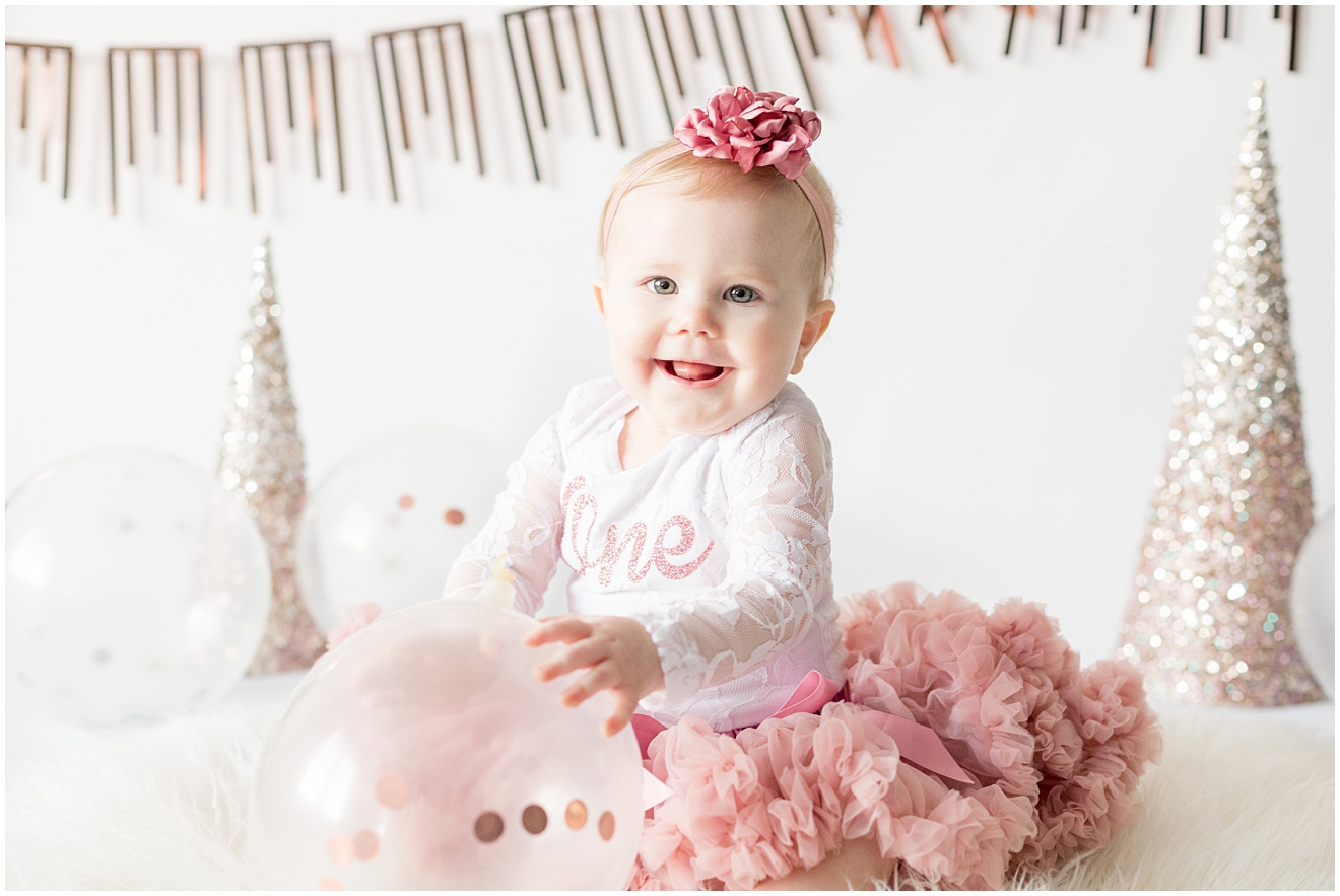 pink-and-white-first-birthday-photo-session