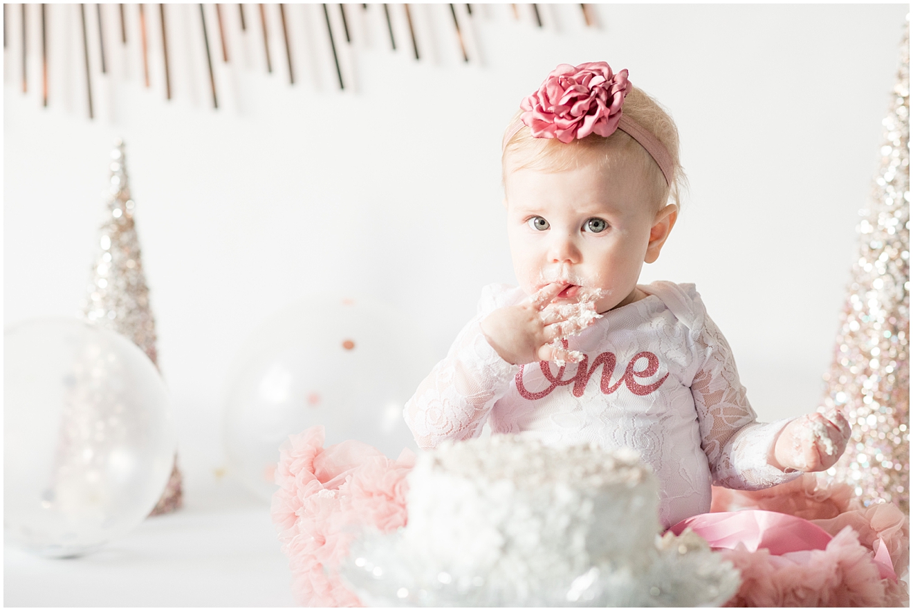 little-girl-cake-smash-photo-session